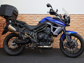 TRIUMPH XRX 800