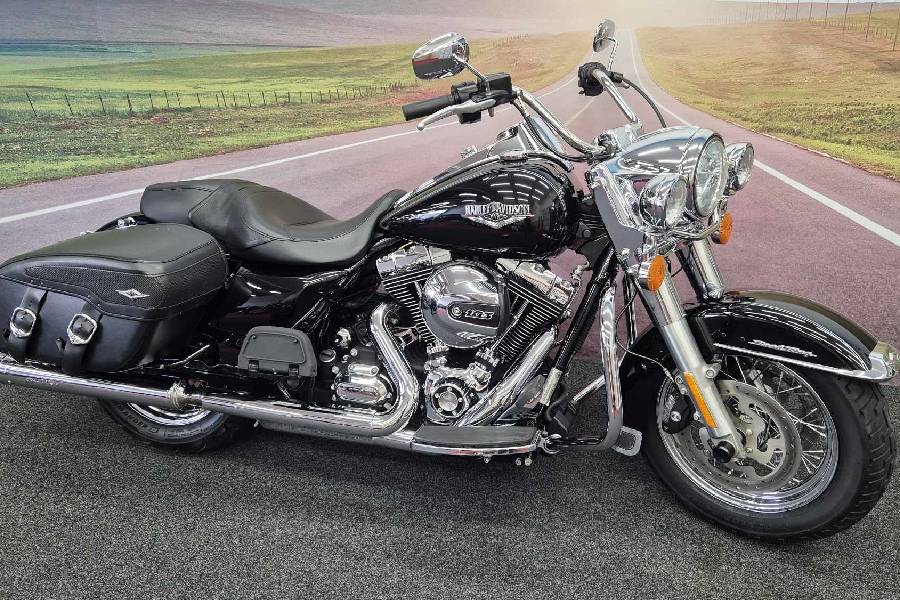 https://www.rentnride.com.au/wp-content/uploads/2024/05/Harley_Davidson_2013_Road_King_Thumb_2.jpg